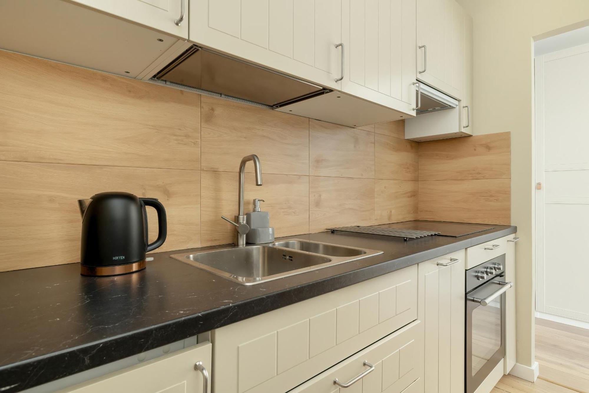 Tysiaclecia Studio Apartament Z Balkonem I Darmowym Parkingiem By Noclegi Renters Katowice Bagian luar foto