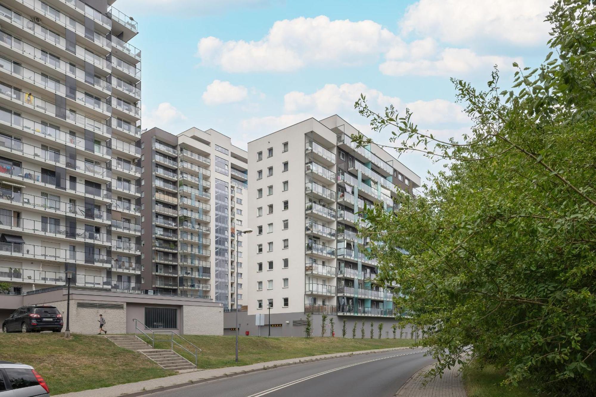 Tysiaclecia Studio Apartament Z Balkonem I Darmowym Parkingiem By Noclegi Renters Katowice Bagian luar foto