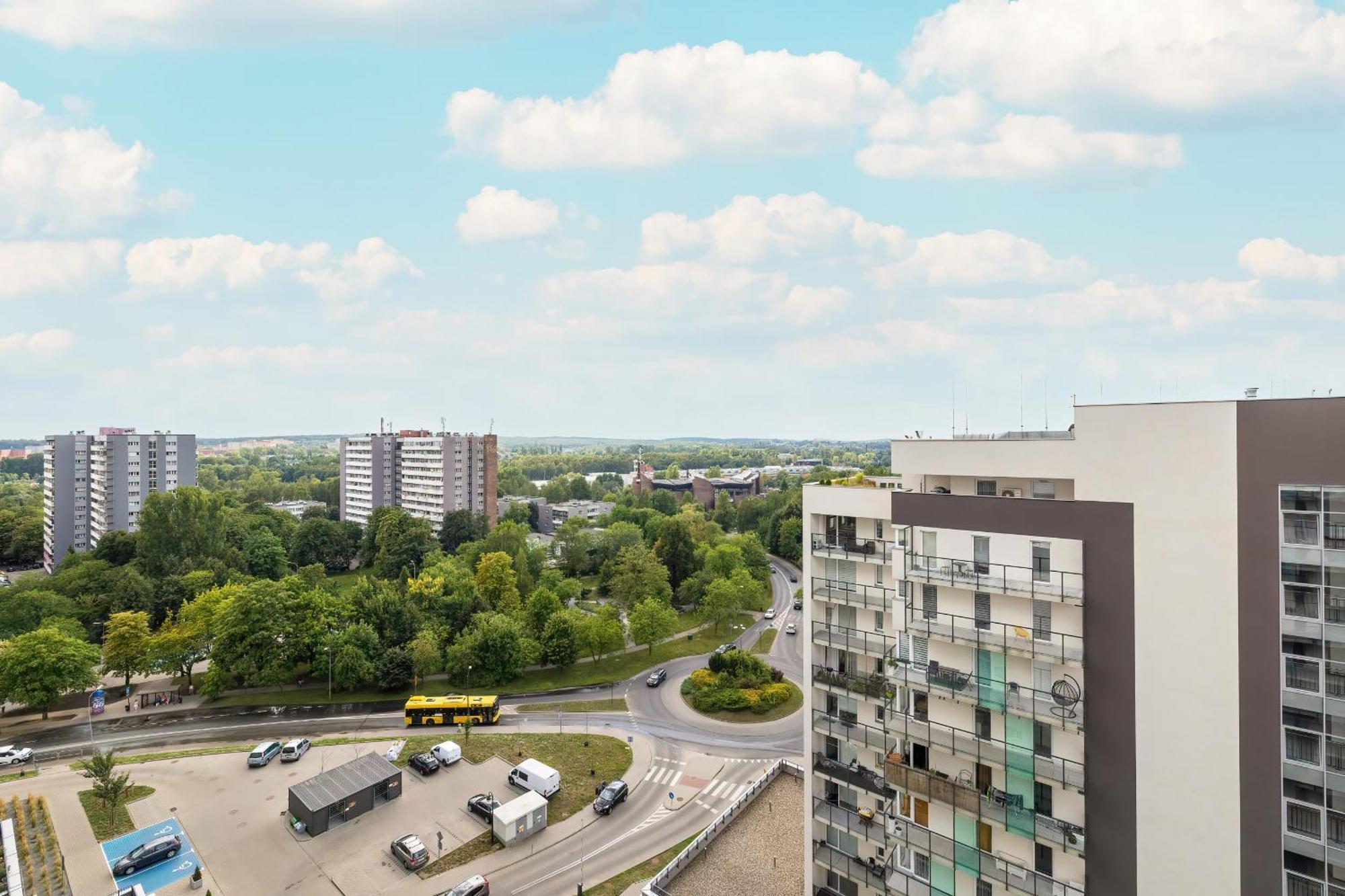 Tysiaclecia Studio Apartament Z Balkonem I Darmowym Parkingiem By Noclegi Renters Katowice Bagian luar foto