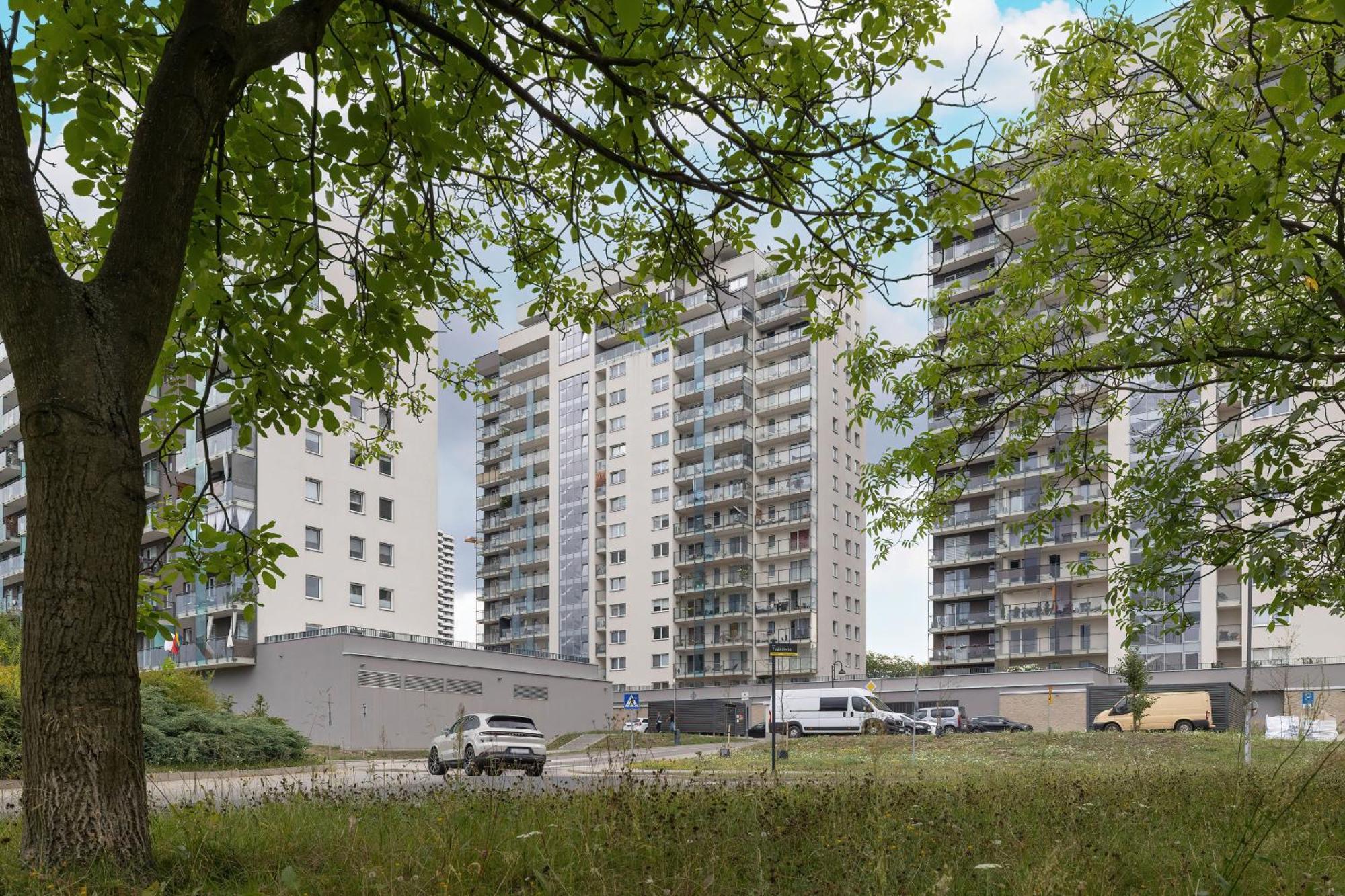 Tysiaclecia Studio Apartament Z Balkonem I Darmowym Parkingiem By Noclegi Renters Katowice Bagian luar foto