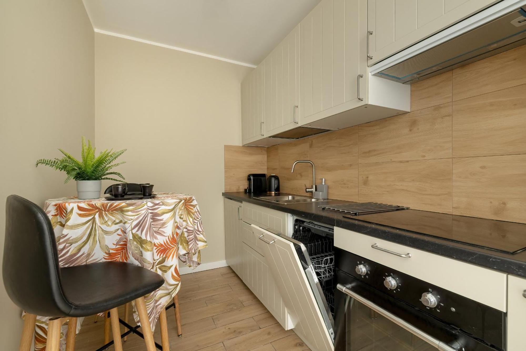 Tysiaclecia Studio Apartament Z Balkonem I Darmowym Parkingiem By Noclegi Renters Katowice Bagian luar foto